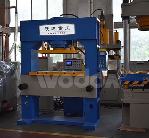 200噸龍(lóng)門液壓(yā)機-框架(jia)式龍門(mén)液壓機(jī)