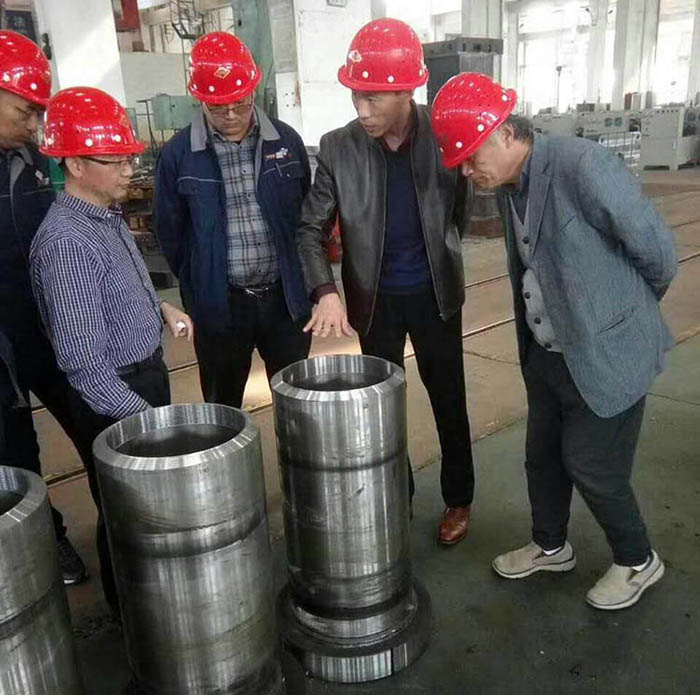 上海交大教授來长春昌兴传感器制造有限责任公司指導液壓機生産