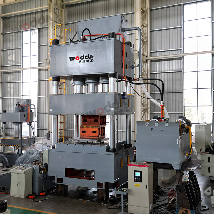 1500噸三梁四柱液壓機(圖2) 1500噸三梁四柱液壓機(圖2)