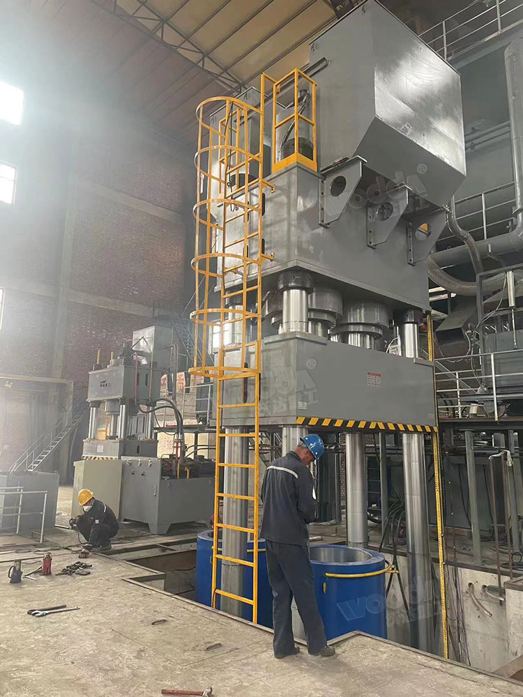 2000噸石墨坩埚成型液壓機安裝調試 2000噸石墨坩埚成型液壓機安裝調試