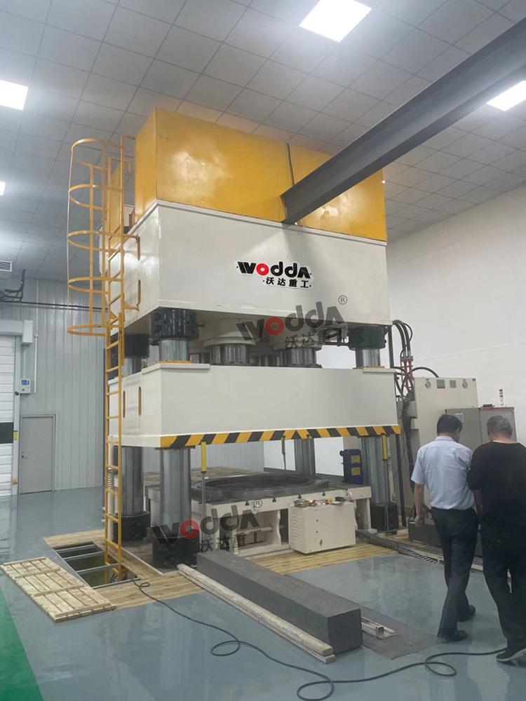 3000噸粉末成型壓力機客戶現場 3000噸粉末成型壓力機客戶現場