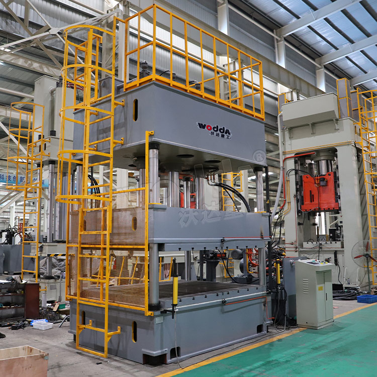 汽車内飾件模壓機車間試機