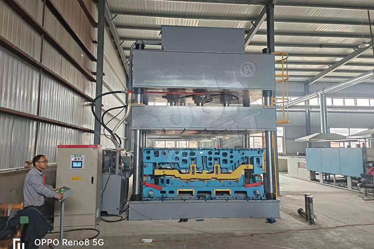 315噸汽車内飾件液壓機台面3000*2000mm 315噸汽車内飾件液壓機台面3000*2000mm