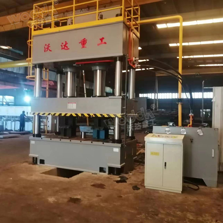 630噸四柱液壓機客戶現場圖 630噸四柱液壓機客戶現場圖