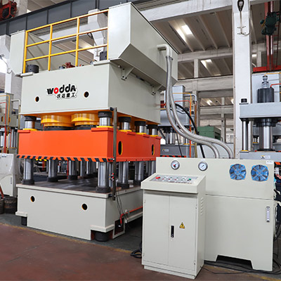 4500噸大鐵門防盜(dào)門壓花機_鋼木(mù)門成型液壓機(ji)廠家