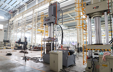 315噸耐火(huo)材料成型液(yè)壓機