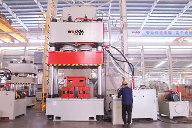 1000噸(dūn)雙缸四柱(zhù)三梁液壓(ya)機