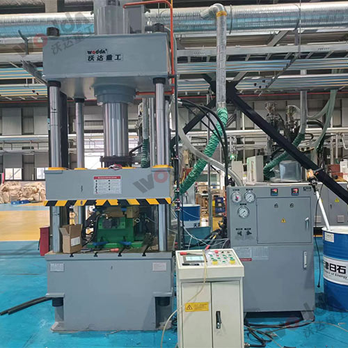 200噸玻璃鋼絕(jué)緣子模壓液壓機(jī)