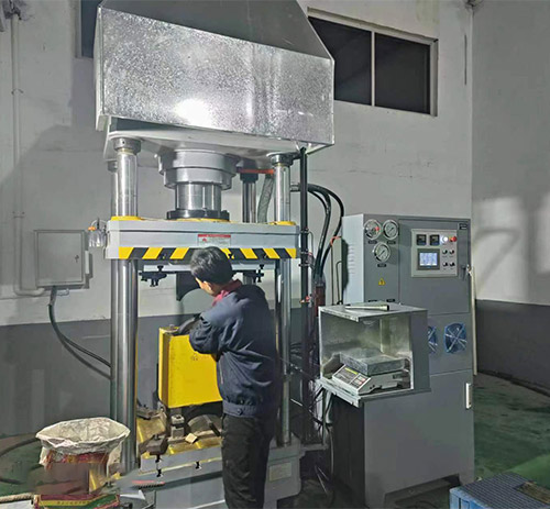 200噸四柱液壓機熱(rè)模壓刹車閘瓦