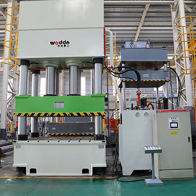 九腳(jiǎo)塑料托盤液壓(ya)機_1000噸塑料托盤(pan)模壓機