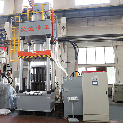 630噸活(huo)性炭成型(xíng)液壓機_630噸(dūn)四柱液壓(ya)機