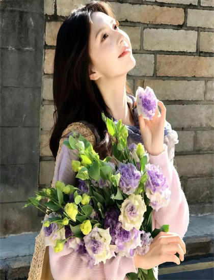 探索《莫斯科广场》的奥秘：隐藏细节与深层意义